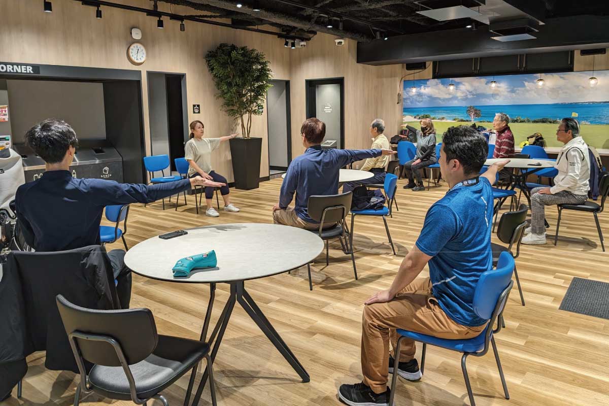 ゴルフストレッチの様子1